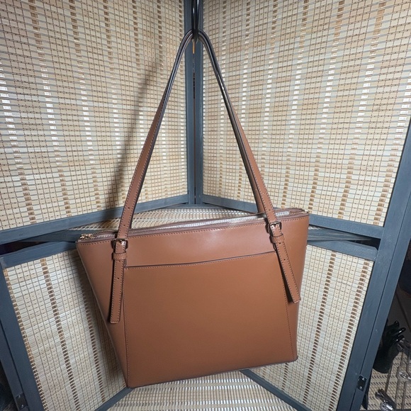 Michael Kors Voyager Large Saffiano Leather Tote - Picture 11 of 14